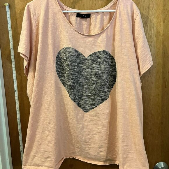 Size 3X(30/32W) - ellos - Light Pink/Peach Short Sleeve T-Shirt w/Heart Design - Picture 1 of 7